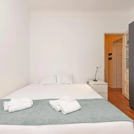 Houze_central Lisbon, 4 Flat W/ Zoo View *
